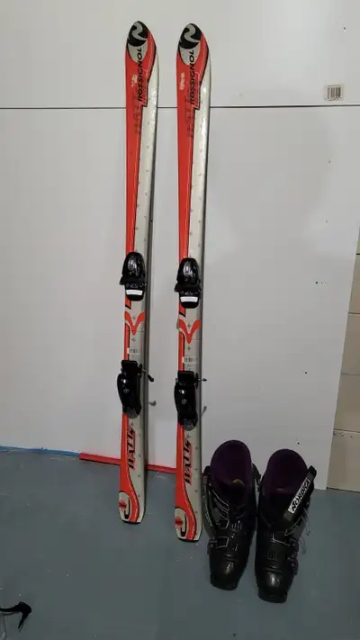Junior Skis and boots Pick up only