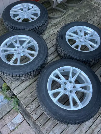 Like new Yokohama Ice Guard 235/65 R18 with alloy rims. Pathfinders that have 255/60 R18 are fully i...