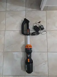Leaf blower and battery