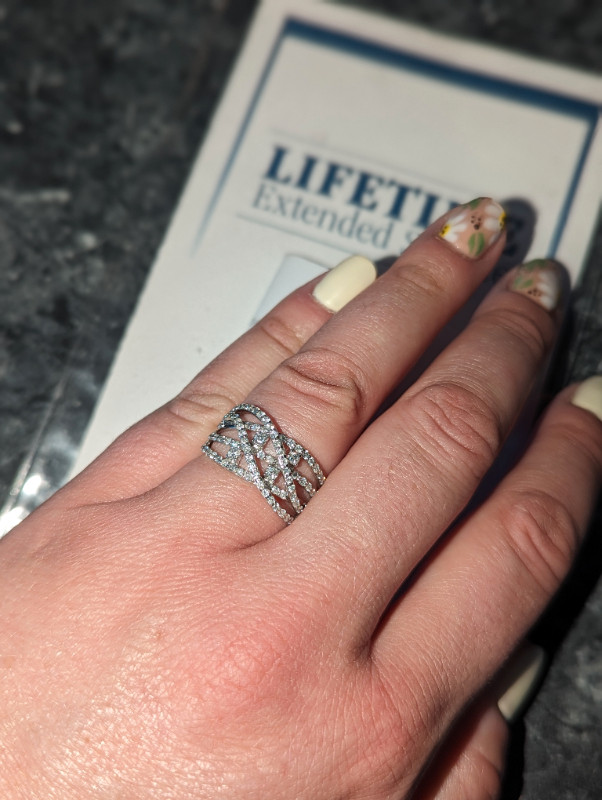 White Gold Multi Diamond Womans Ring in Jewellery & Watches in Kingston