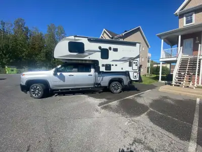 Caravane: Backpack Truck Camper Hard Side Max HS-2902 2021 - 1 seul propriétaire. 43 500$ Chevrolet...