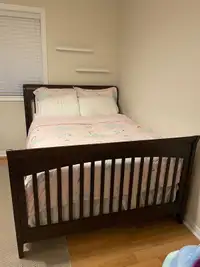 Convertible bed / crib, dresser set
