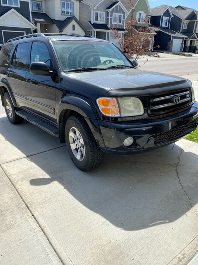 2001 Toyota sequoia limited. 