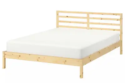 Lit double Ikea (matelas inclut, au besoin), View more