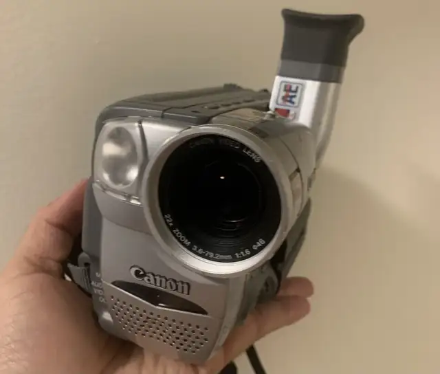 Canon ES500 Camcorder