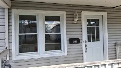 3 bedroom apartment. 1.5 bath Front unit of fourplex. Totally renovated. Appliances not included.