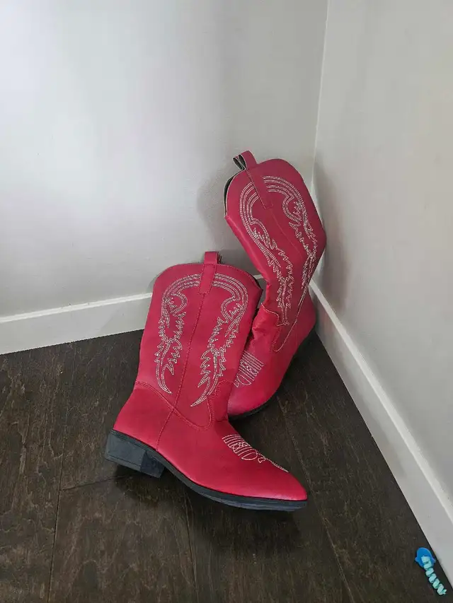 Western Cowboy Boots for women, red Color Size 8 in Women's - Shoes in Calgary - Image 5