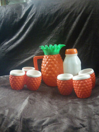 Vintage 1960's pineapple pitcher and tumblers pichet et verres