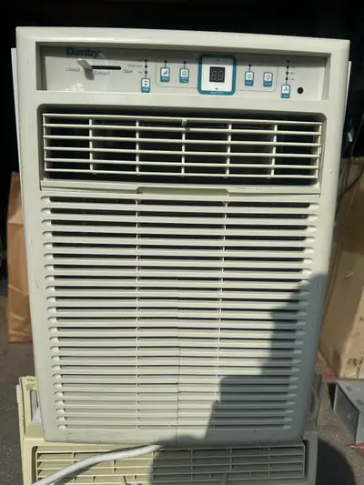 In excellent looking and working condition vertical Danby air conditioner comes complete with trim a...