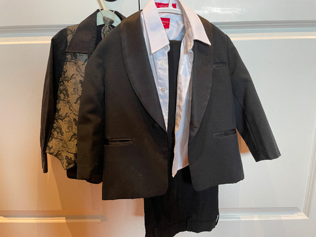 Boys size 4 tuxedo/suit including 2 shirts vest tie in Clothing - 4T in Guelph