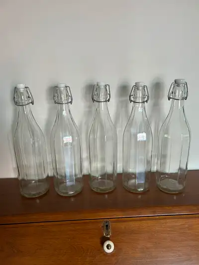 Bouteilles Italiennes des années fin 60 avec bouchon charnière., View more