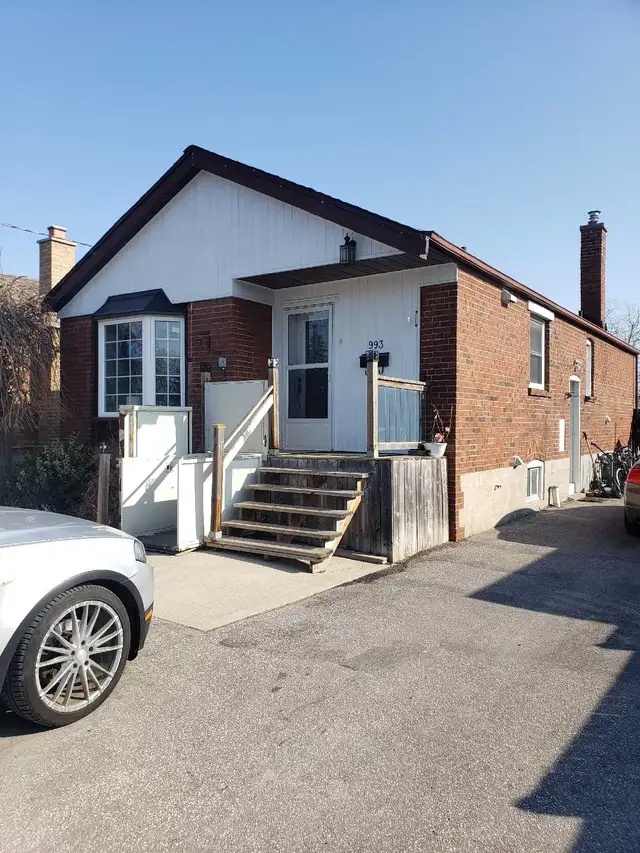 Bachelor Basement Apartment Warden and Eglinton