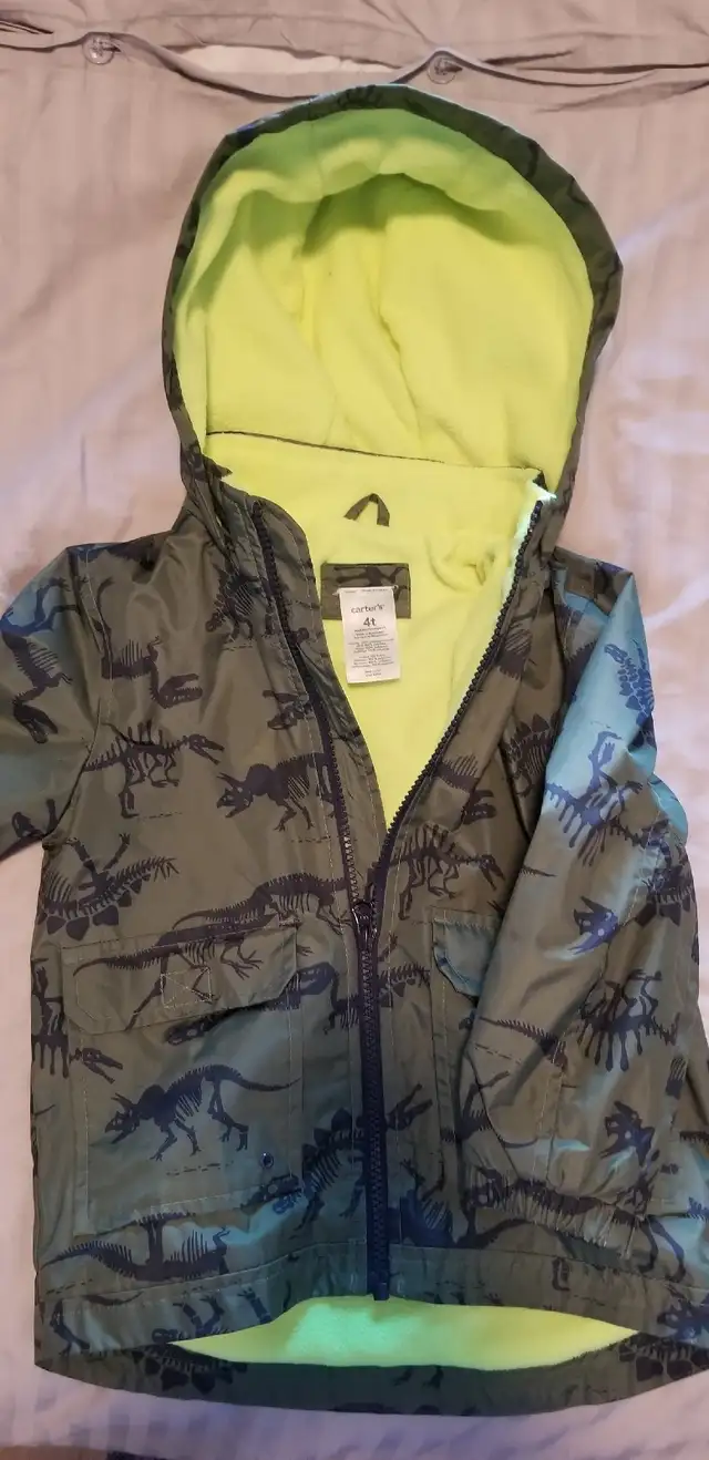 Carters child jacket  in Clothing - 4T in Markham / York Region - Image 2