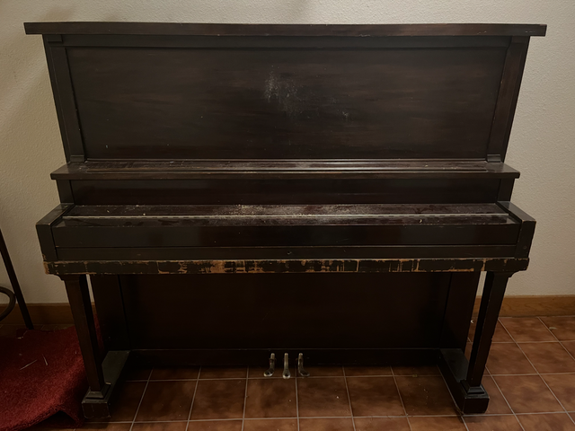 Older piano available for free in Pianos & Keyboards in Dartmouth - Image 4