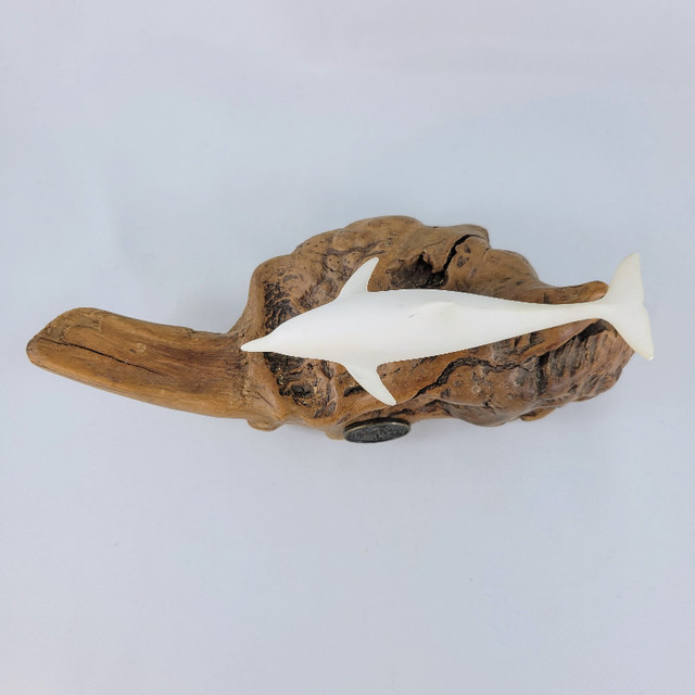 John Perry Dolphin Sculpture Vintage Porpoise On Burl Wood Figur in Arts & Collectibles in Strathcona County - Image 3