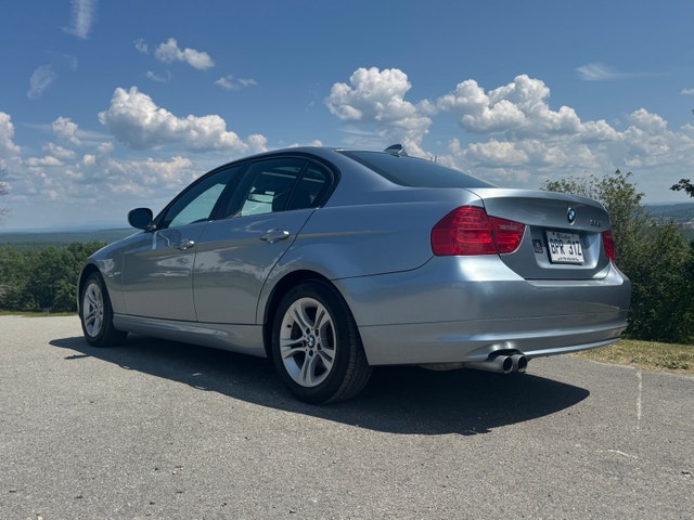 2009 BMW 323i — photo 5