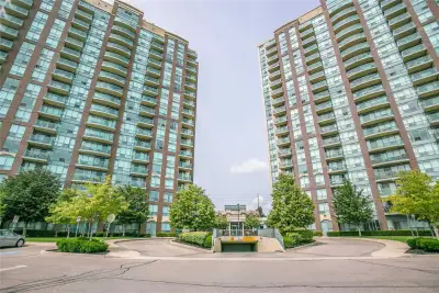 Corner Suite Condo, 2 Bedrooms, 2 Full Baths. Rare Kitchen Eat-In Area. Spacious and Sun-Filled with...