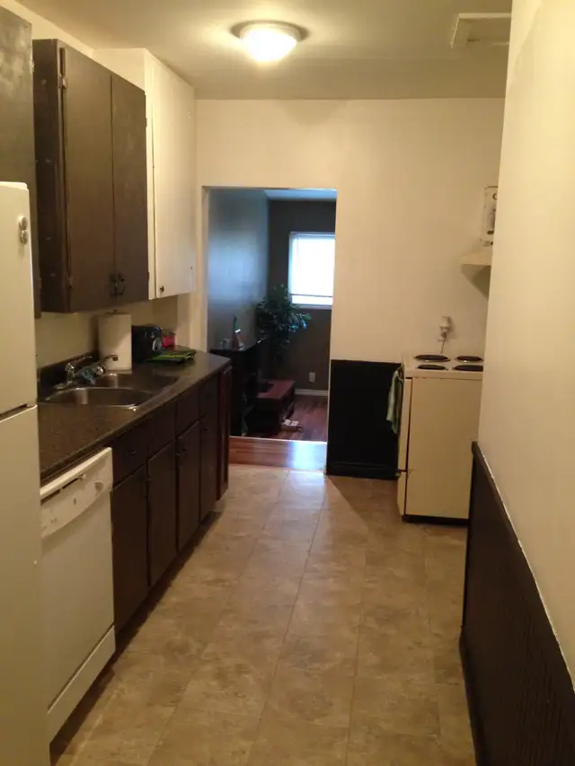 one bedroom heat lights hot water centrally located in Long Term Rentals in Charlottetown - Image 7