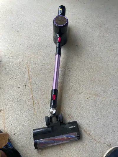 Keep your home spotless with this pre-owned Ganiza cordless vacuum cleaner, designed for efficient a...