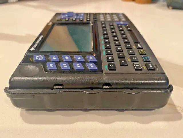 Texas Instruments TI-92 graphic calculator in Other in Mississauga / Peel Region - Image 5