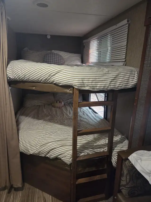 2017 Keystone Passport 2810BH Ultra Lite Bunkhouse – Sleeps 10 in Travel Trailers & Campers in Penticton - Image 7