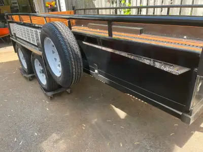 Custom built trailer sides come off you see in the picture comes with spare tire / ramps/box on fron...