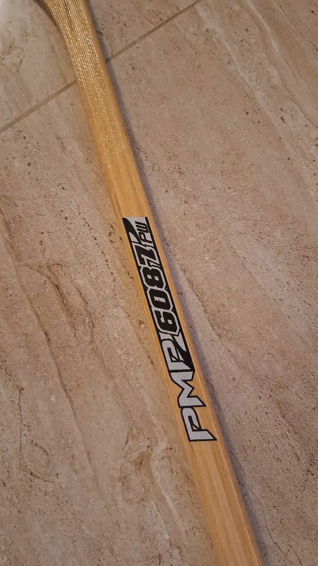 Sherwood 47" wood hockey stick. flat blade. in Hockey in Markham / York Region - Image 6