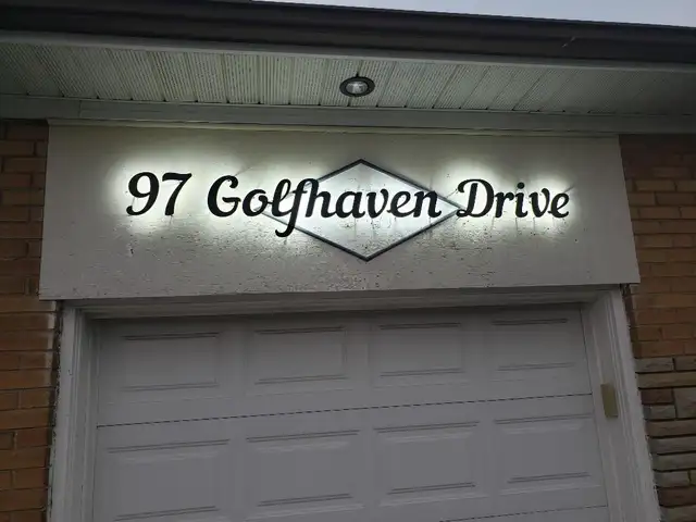 SHARED ROOM SPACE IN SCARBOROUGH CALL 647-710-4806