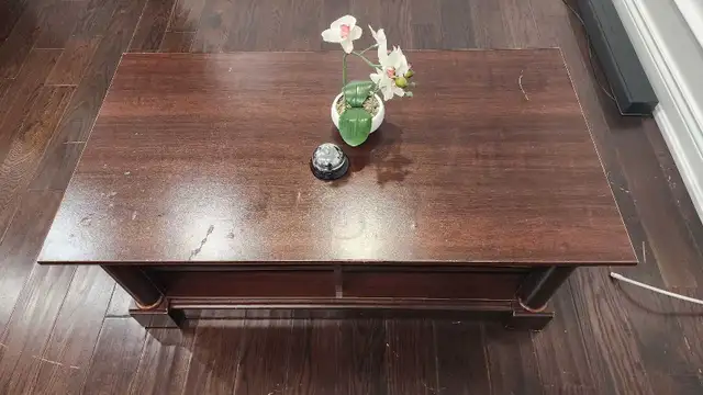 Coffee Table in Coffee Tables in Ottawa - Image 4