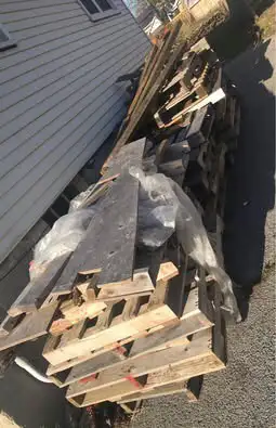 Free wood good for projects or firewood in Free Stuff in Kingston - Image 3