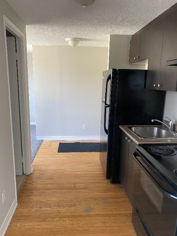 Great bachelor unit! Located downtown Guelph. Avail. July 1/23 Long