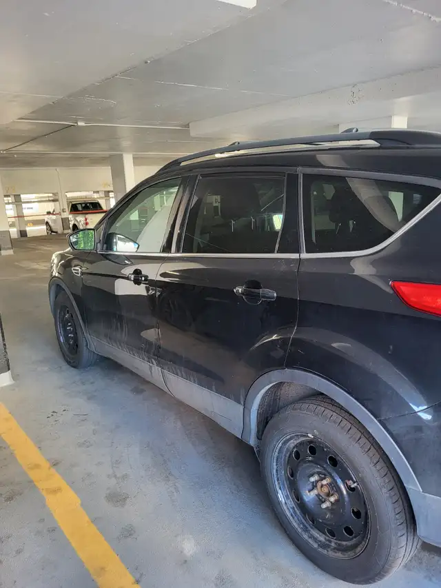 Ford escape 2013, AWD, 3500 cad, no issues, new tyres,315000km
