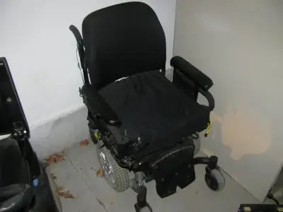 Quantum Electric Wheelchair in excellent working condition. Fully adjustable. Model INFINFB2188.
