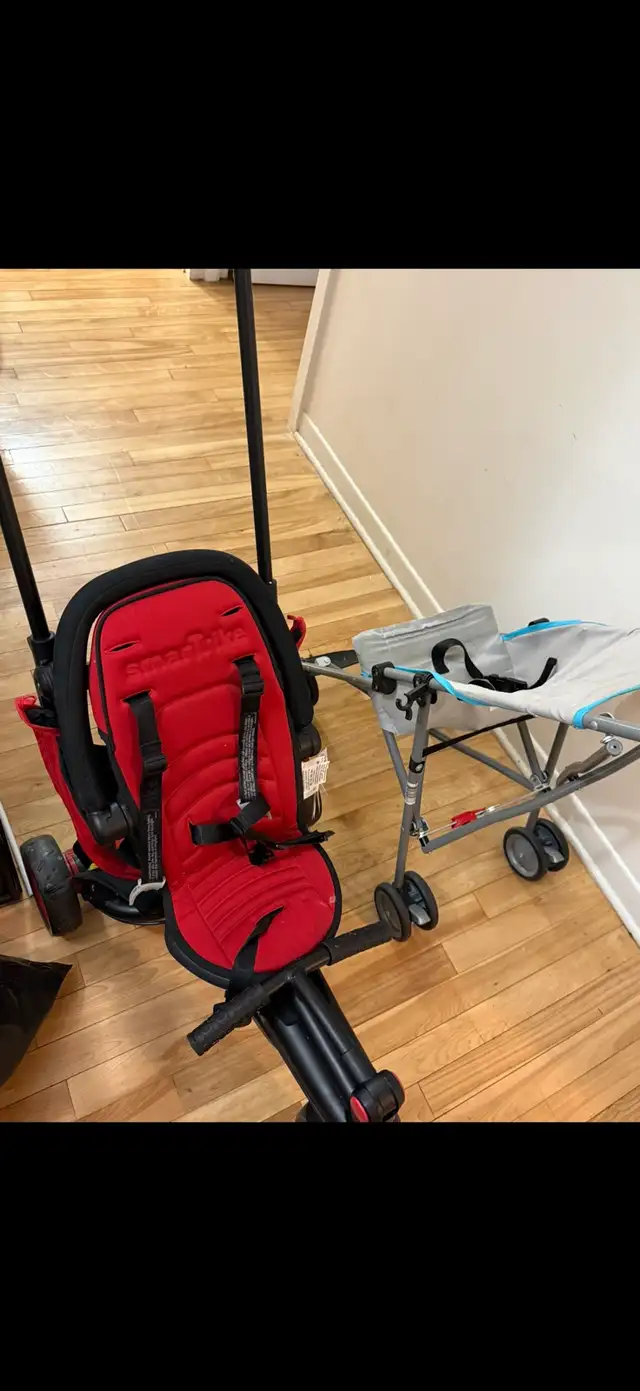 Poussette rouge à 40$ in Other in Longueuil / South Shore - Image 3