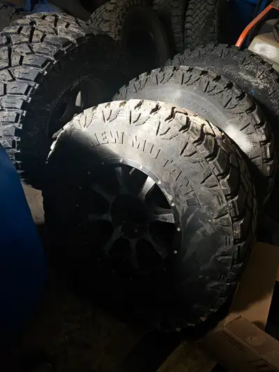 12.5x35r17 brand new last year only ran for 1 summer fronts are a little uneven due to an aglinment...