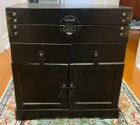 Vintage style small cabinet 