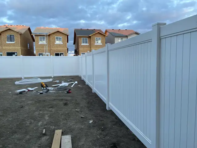 vinyl fence spring sale  in Decks & Fences in Saskatoon - Image 3