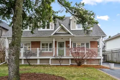 Come and see this charming house in Oakville! 5 bedrooms, 4 Bathrooms. This well-maintained home fea...