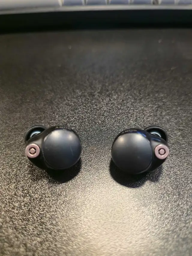 Sony WF 1000 XM4 earphone. Negotiable in Headphones in Mississauga / Peel Region - Image 4