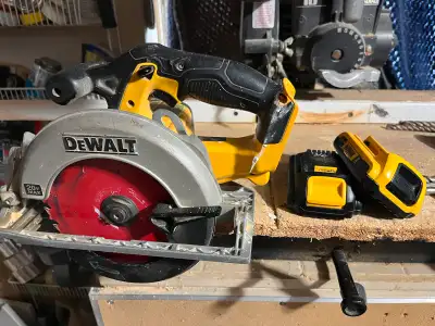 6 1/2 dewalt Circular saw 20V with 2 batteries 2AH, View more