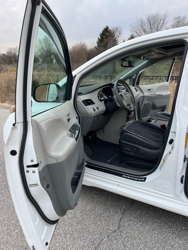 Toyota Sienna SE 2013 in Cars & Trucks in Markham / York Region - Image 4