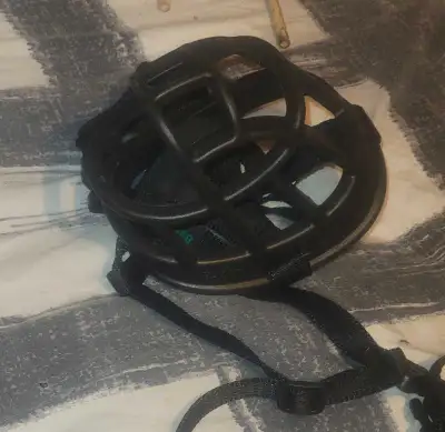 This is a gently basketball muzzle for medium sized dogs. It is in good condition, ready to provide...