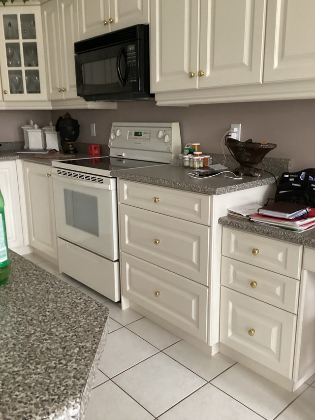 Selling kitchen cabinets. in Kitchen & Dining Wares in La Ronge - Image 3