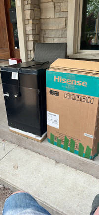 Hisense 2.6 cubic fiot refrigerator - new in box 