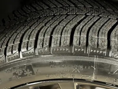 Michellin Tires (275/40 R20 & 315/35 R20) Winters tires. Used on X6 for three months. Two 275/40 R20...