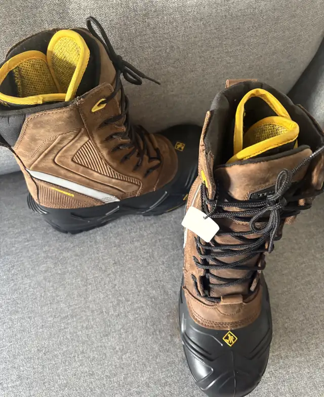 New Terra Crossbow Composite Toe Waterproof Winter Safety Boots. in Men's Shoes in Mississauga / Peel Region - Image 5