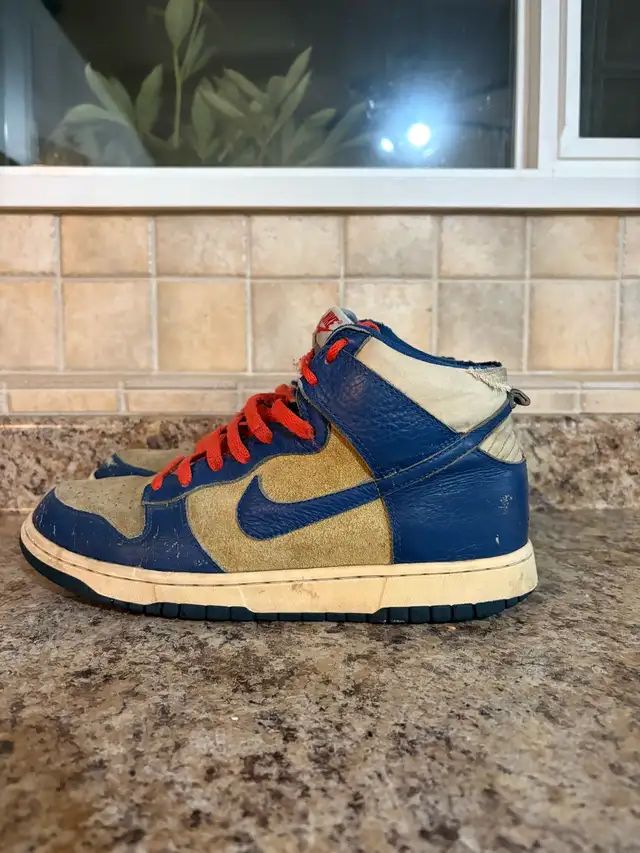 Nike Dunk High Vintage Meteor Harvest in Men's Shoes in Nanaimo - Image 4