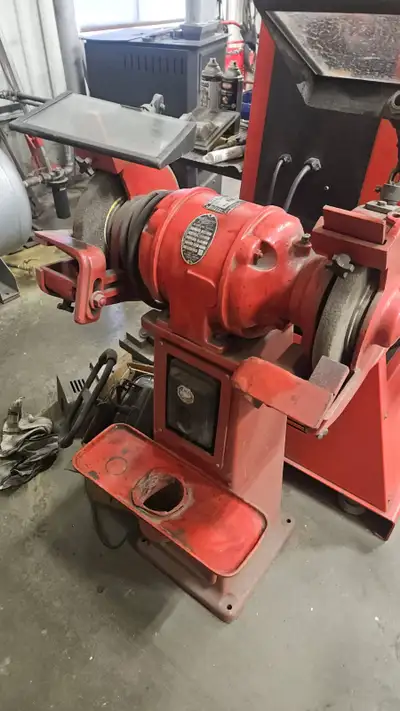 Grinder sur pied, View more