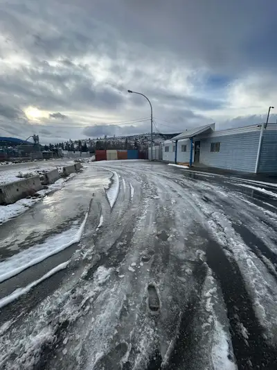 50’x30’ building for long or short term lease. Change/renovate to your needs. Currantly 2 office/ st...