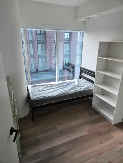 Room available to rent downtown
